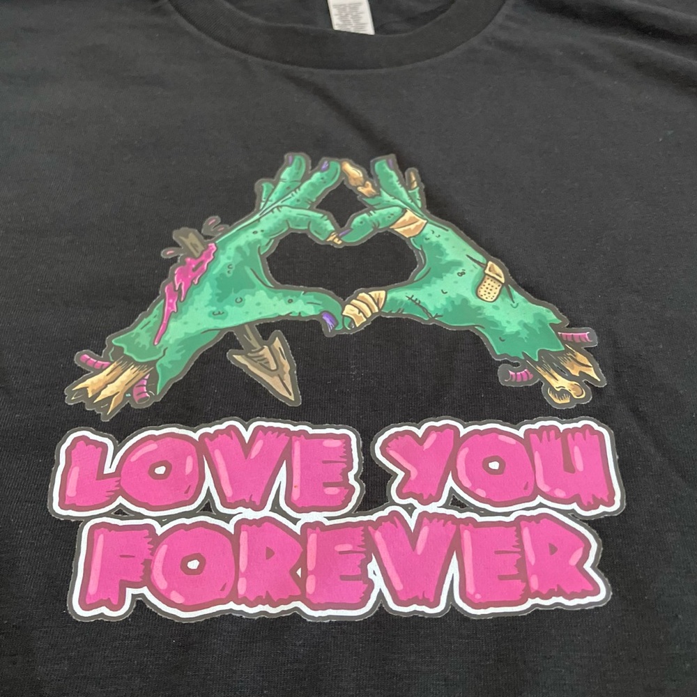 “Love You Forever!” Zombie Heart Hands Halloween Dead Love Men’s Black Tee